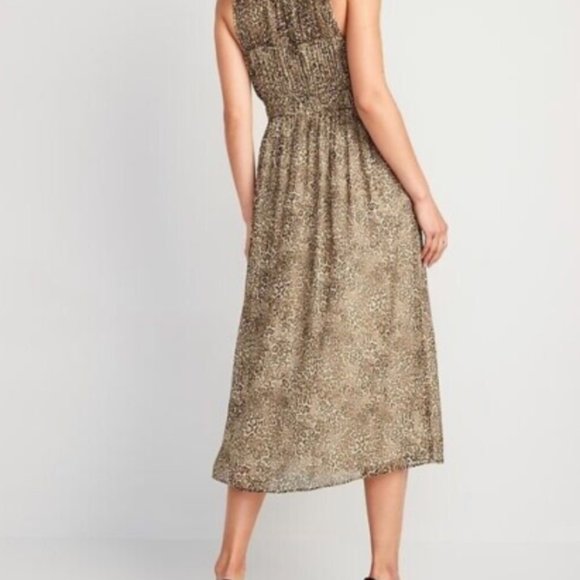 NWT Old Navy Women's Fit&Flare Shirred Crinkled Maxi Dress in Animal Print XS - Picture 2 of 5